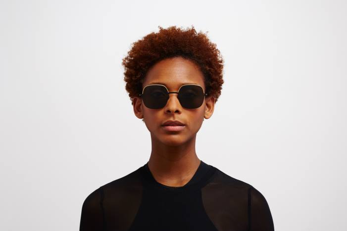 stel: guld/kulsort|linse: mørkegrå massiv magda MYKITA F0JJ110 årtier