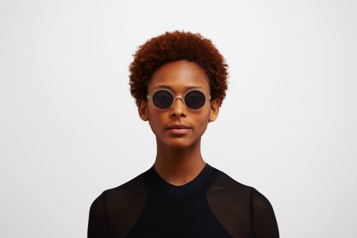 stel: c101 mat champagne/blank go|linse: polariseret pro hi-con grå esbo MYKITA F0JJ174 lidt