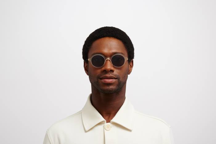 stel: c101 mat champagne/blank go|linse: polariseret pro hi-con grå esbo MYKITA F0JJ174 lidt