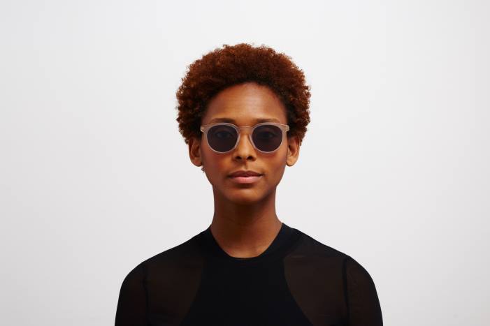 stel: c101 mat champagne/blank go|linse: polariseret pro hi-con grå lahti MYKITA F0JJ205 lidt