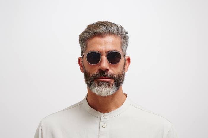 stel: c101 mat champagne/blank go|linse: polariseret pro hi-con grå lahti MYKITA F0JJ205 lidt